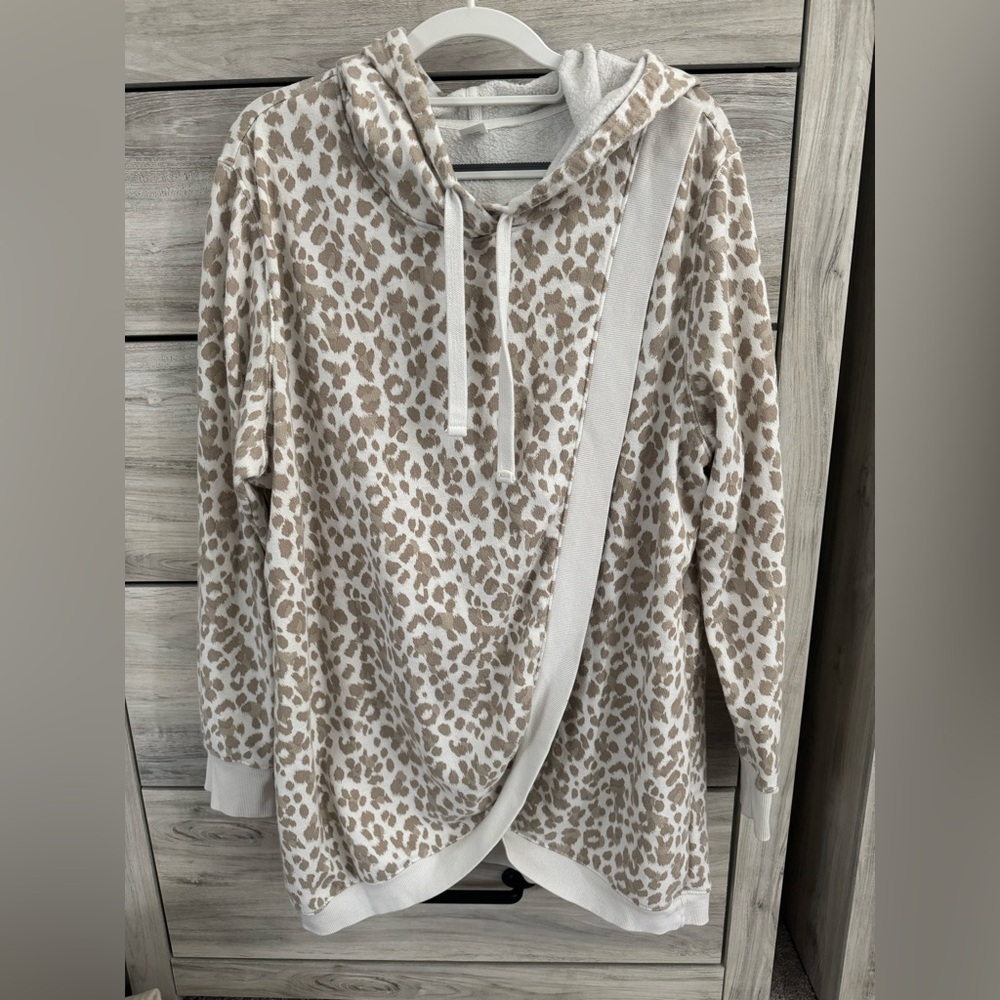 Old Navy Maternity Leopard Print Top